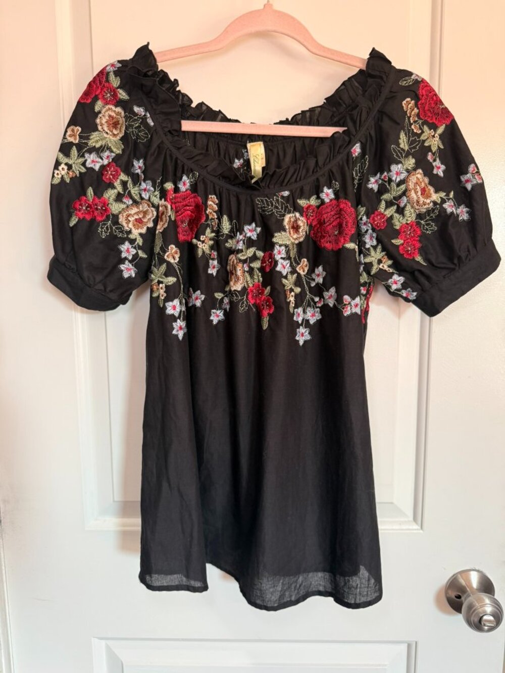 Vintage Black Cotton Floral Embroidered Peasant Top Boho Cottagecore Whimsygoth